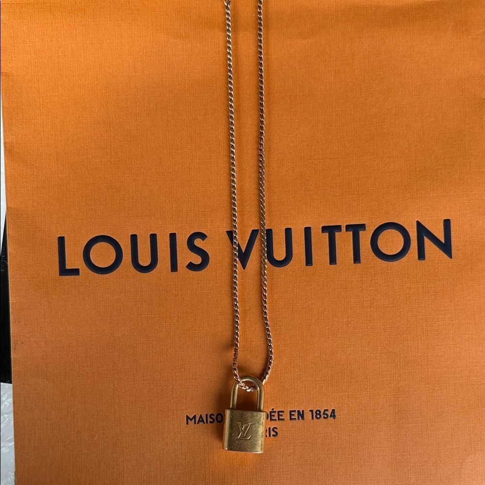 Vintage Louis Vuitton y2k Gold tone lock with vintage gold tone necklace - Picture 5 of 7